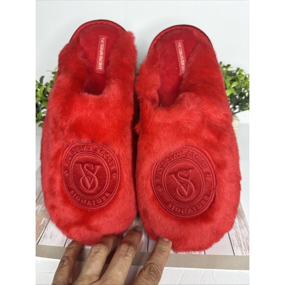Victoria Secret Black Plush Faux Fur Slippers Pink Logo sz L - Picture 2 of 6